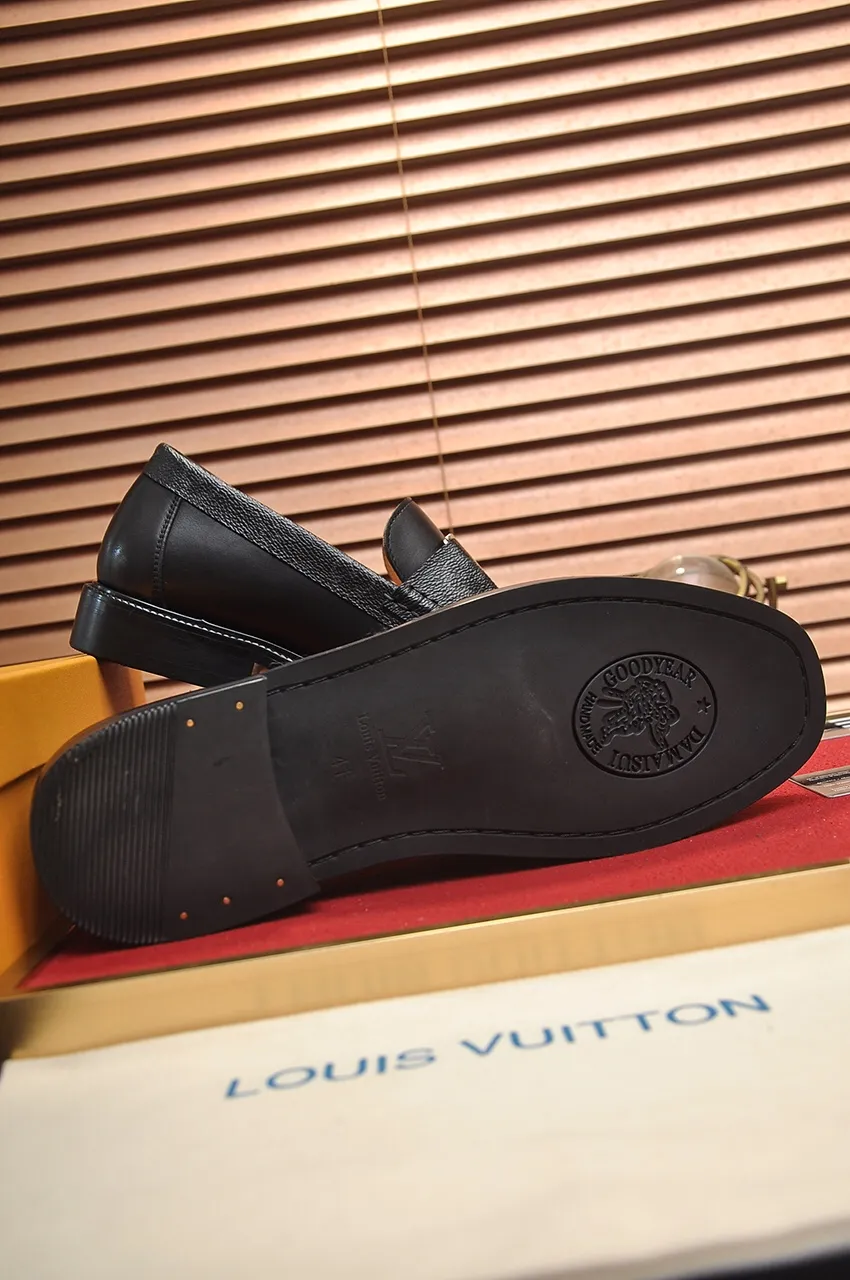 Men's men's shoes 💰560💶 [LV] (original single cowhide lining) 🍀LV's latest genuine leather business suit shoes are launched simultaneously on the official website. The first-layer cowhide imported from Italy is made of heavy gold, 💥1:1 rubber outsole from the official website. Versatile to wear, high-end without losing class, and the color combination is extraordinary. This four-season style is alluring when worn on your feet, showing off your big-name flair. Standard code 38-45 (45 customized)